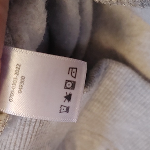 Adult SpongeBob SquarePants Hoodie. Size Medium - Picture 11 of 11